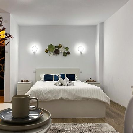Superior One Bedroom Apartment Unirii Square Bucharest Exterior photo